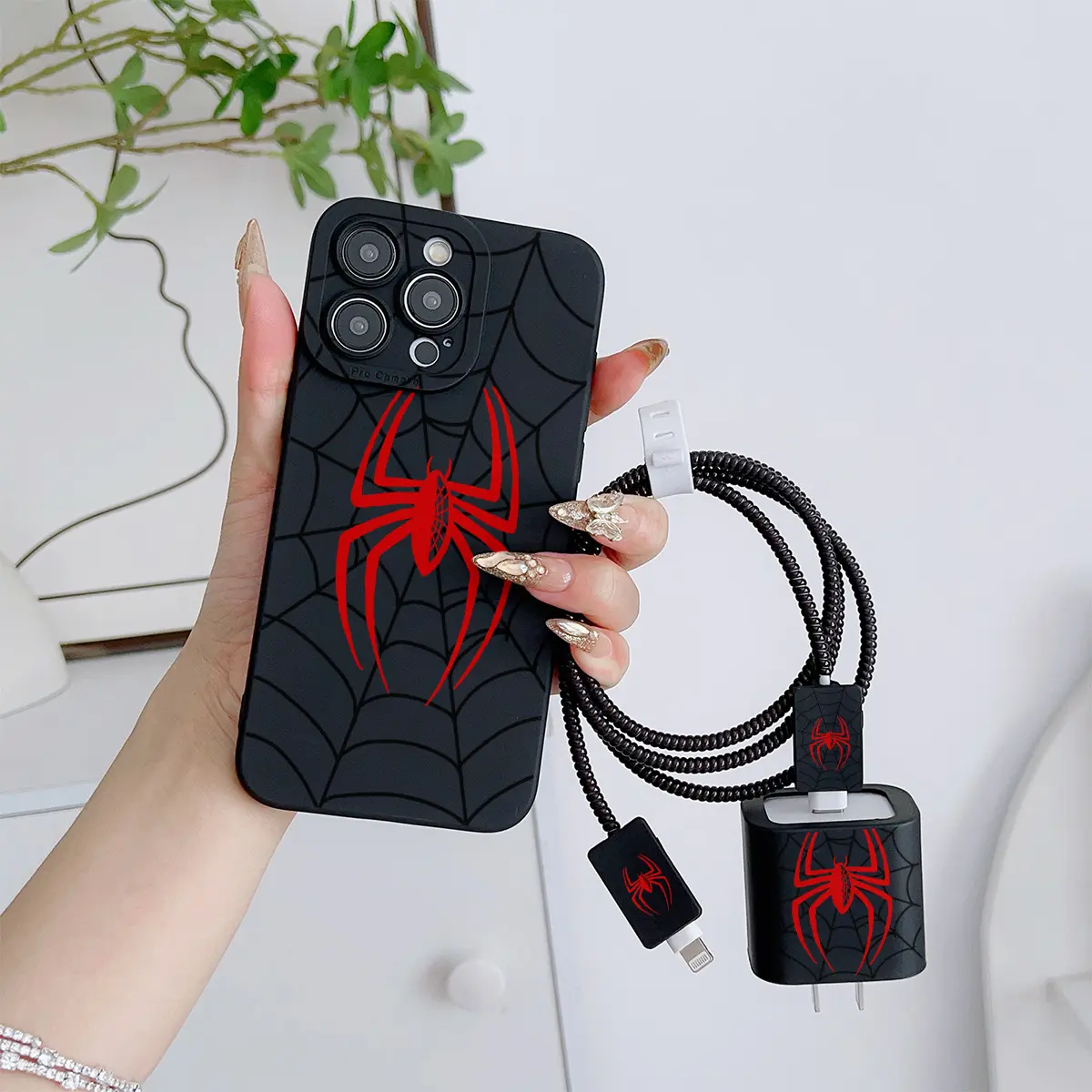 6 Piece Set Spider Phone Case Pattern, Protective Cellphone Casing, Charger Head Cover, Cable Protector, Storage Rope, Data Line Protection for iPhone 15/16 Series, Accessories
