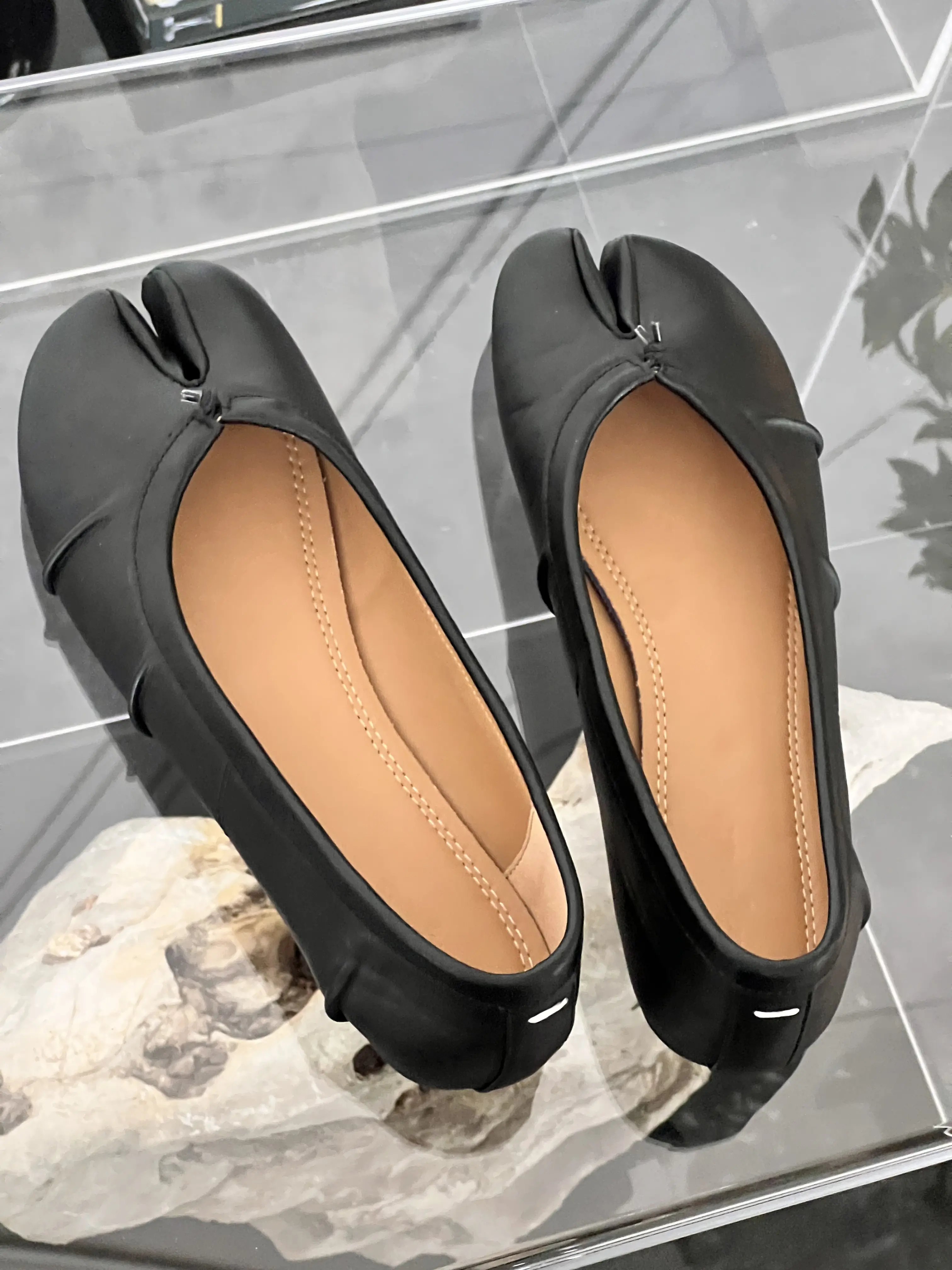 Women's Boutique Designer-Inspired Solid Color Soft Leather Mix Flats - Unique Front Silhouette, French Girl Aesthetic, All Season, Round Toe Premium Shoes, Solid Colors