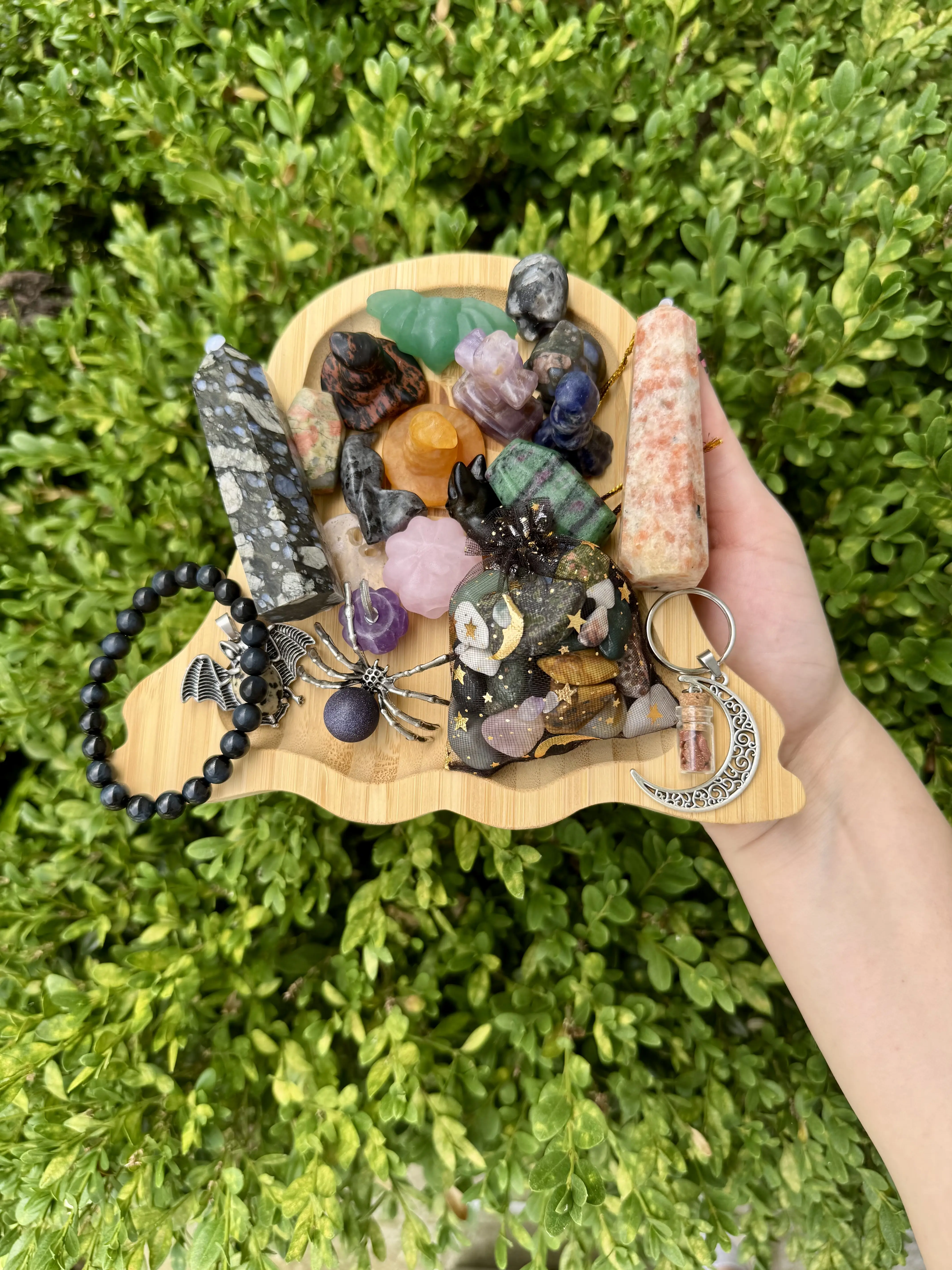 Assorted Crystals| Carvings| Towers| Palm Stones