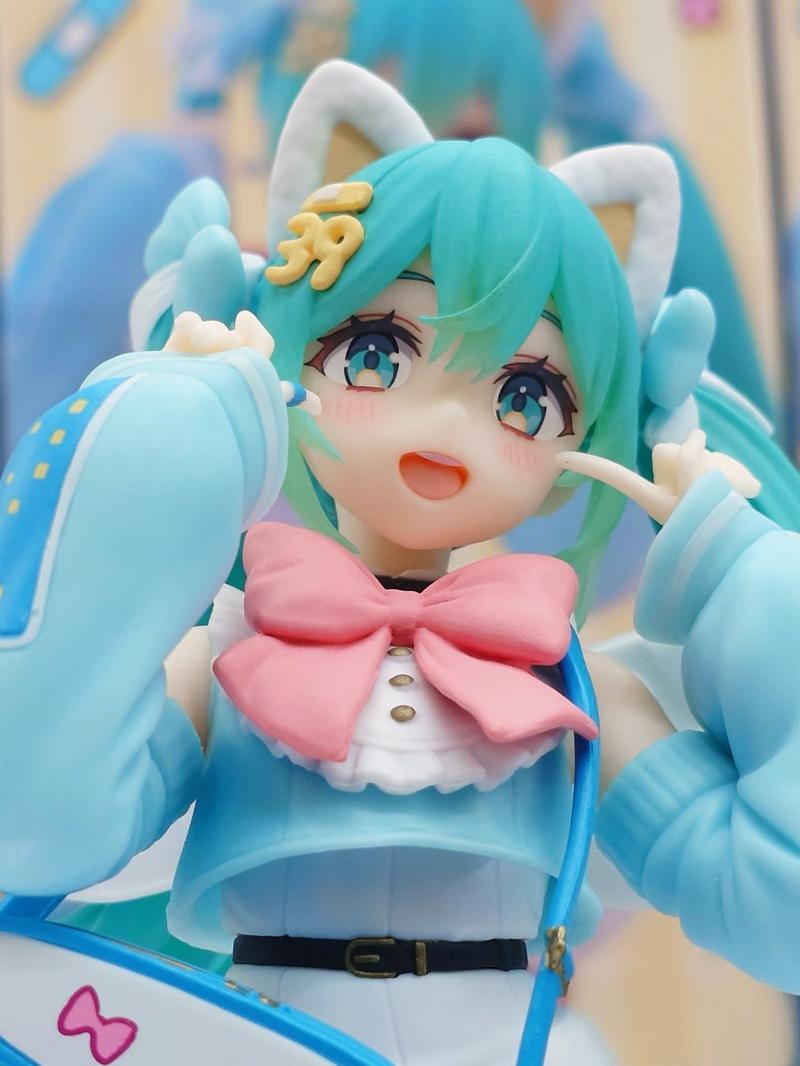 18cm Hatsune Miku Fashion Series Preppy/Fancy/Country PVC Anime Figure Official Figurine Collectible Model Table Ornament Fan Collection Holiday & Birthday Gifts