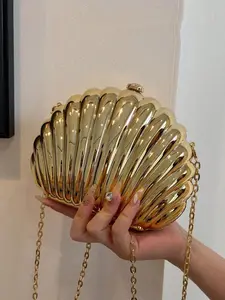 Retro metal shell niche design with dinner bag in hand, personalized creative shell modeling one-shoulder chain crossbody bag, niche design casual and versatile bag, suitable for shopping and dating, Fashionable Unique Bags