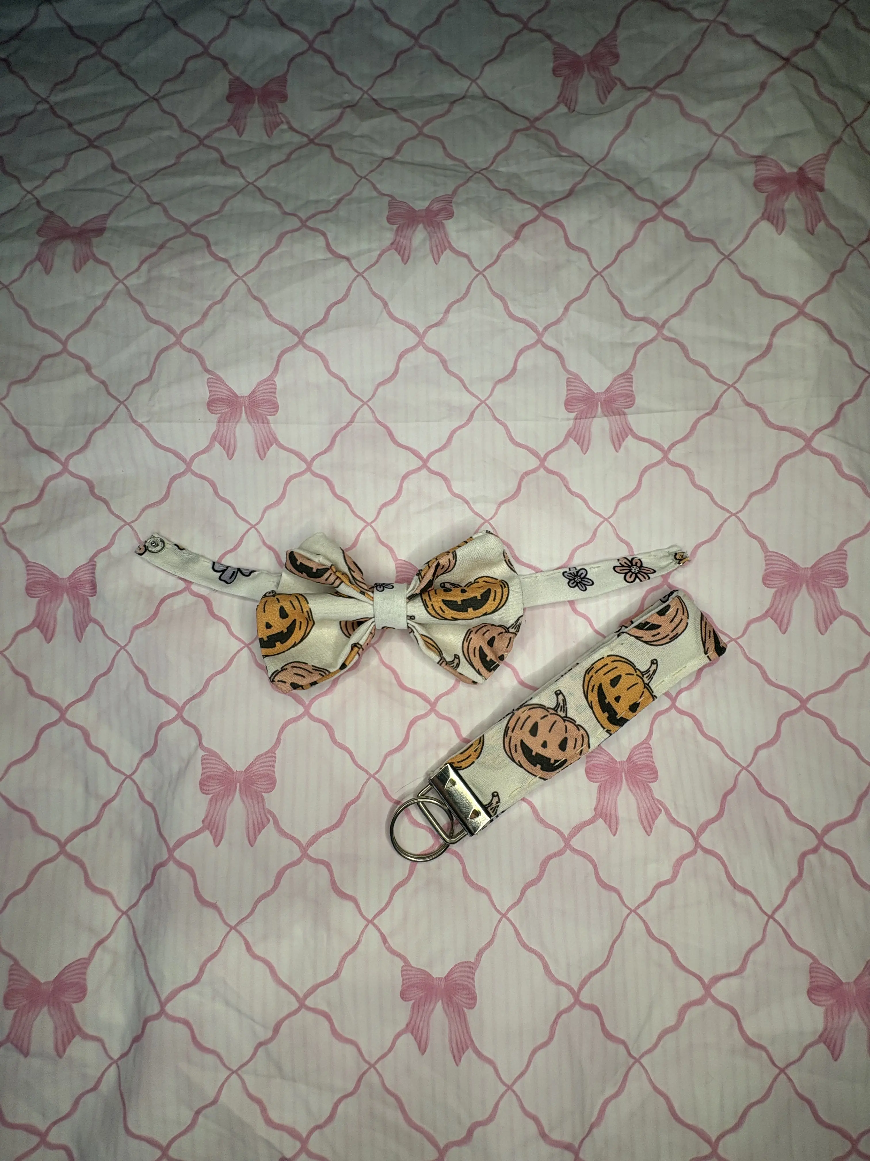 White Pumpkin Patch Bundle! (Small cat collar) w/ a matching keychain wristlet!