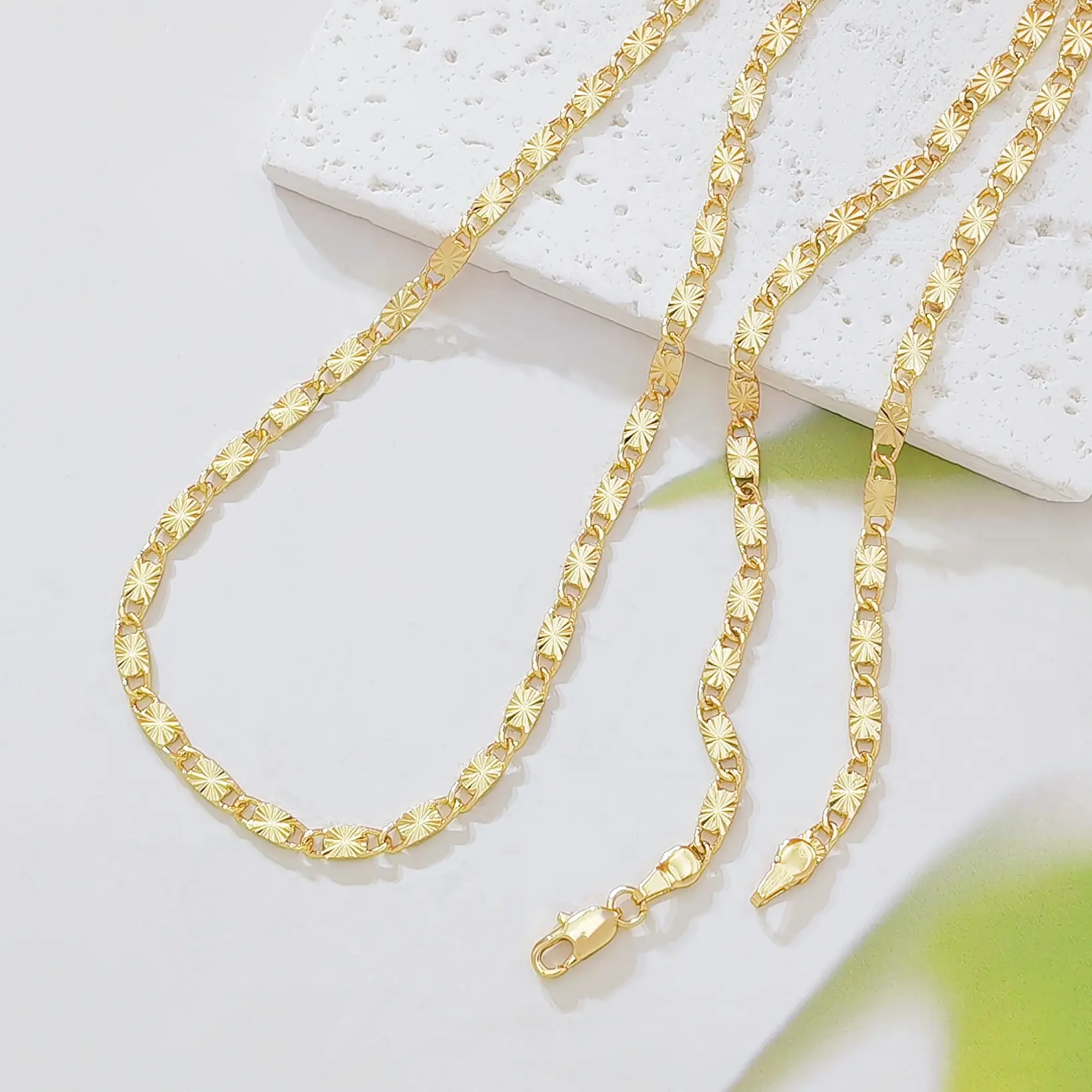18K Gold Plated Sunburst Embossed Flat Link Chain Necklace for Women, Dainty Star Burst Textured Oval Link Choker, Waterproof Non Tarnish Layering Jewelry Gift