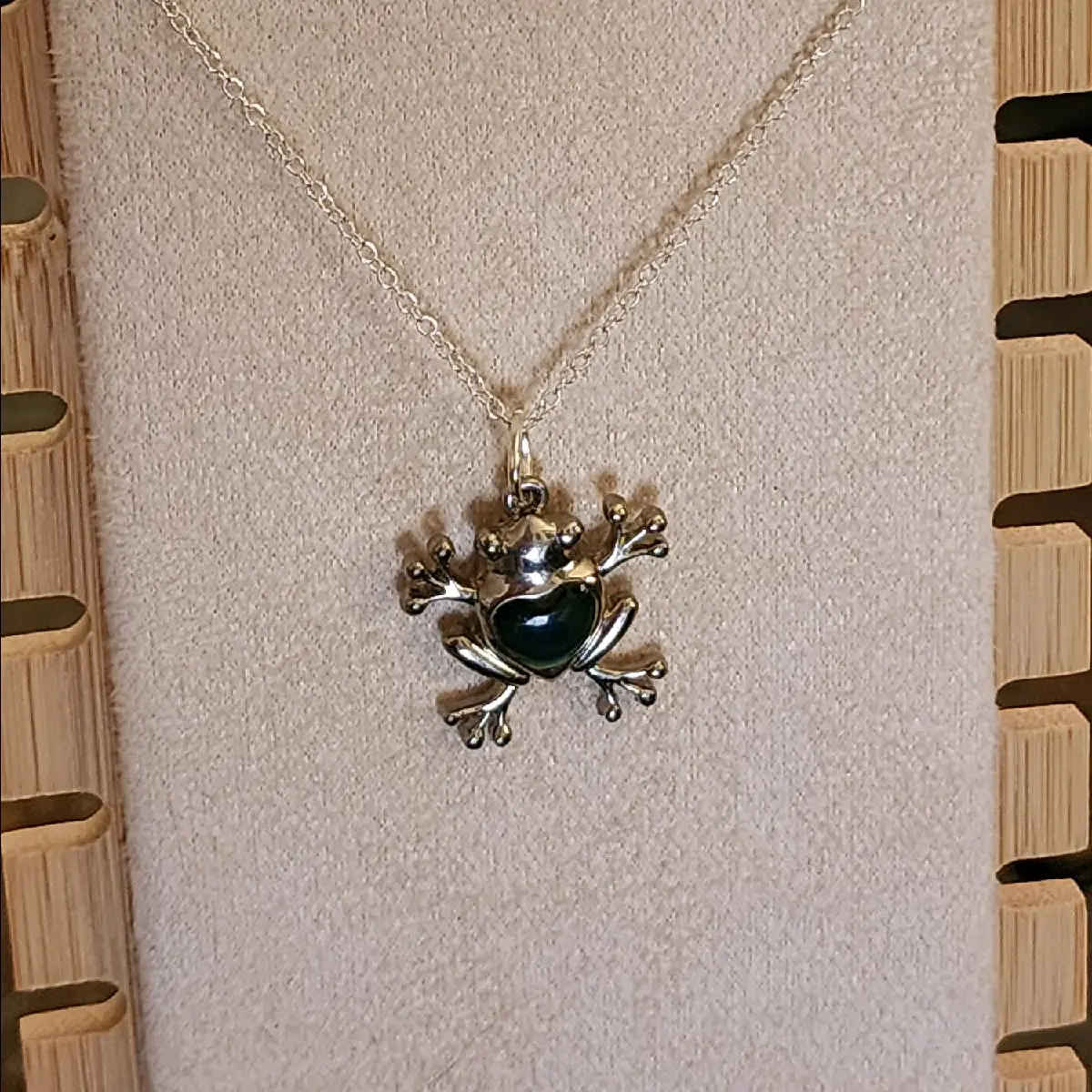 Cute Frog Necklace with Green Heart Pendant 18 Inch Chain Metal Coating Unique Whimsical Accessory for Layering Ideal for Layering