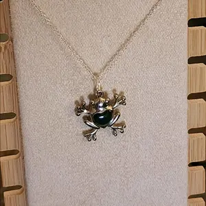 Cute Frog Necklace with Green Heart Pendant 18 Inch Chain Metal Coating Unique Whimsical Accessory for Layering Ideal for Layering