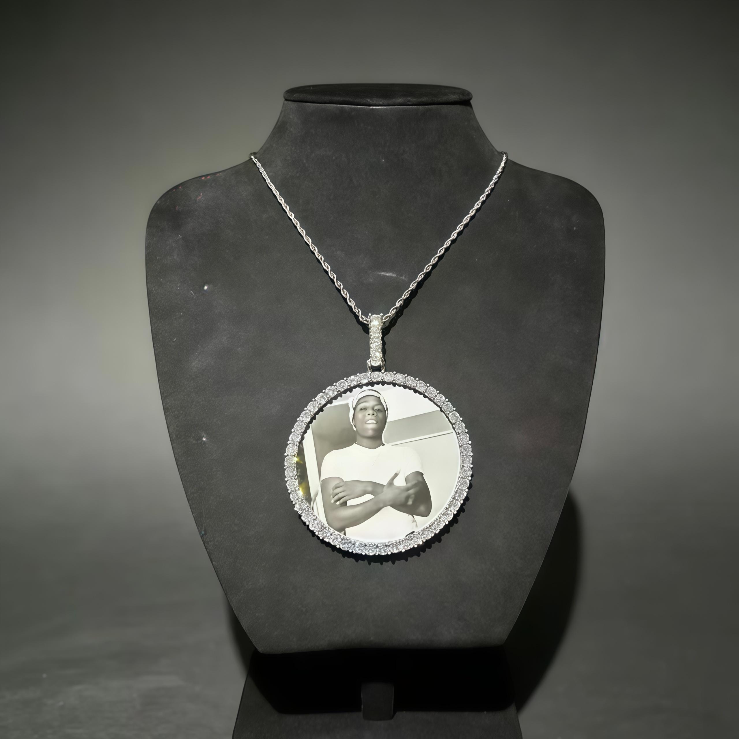 Custom Photo Necklace Circle Chain Personalized Medallion Memory Picture Pendant Solid Back Zircon Hip Hop Jewelry Free Engrave