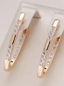 Fashionable, stylish white U-shaped gold-coloured ladies' earrings with synthetic zirconia stones. A classic, versatile piece of jewellery for ladies and girls. A perfect gift for parties.