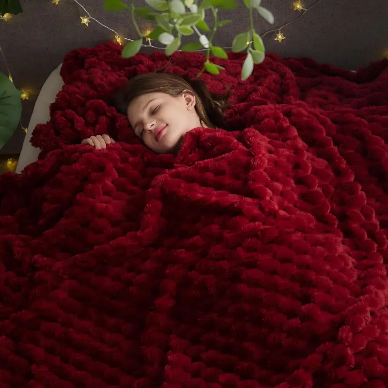 Red Flannel King-Size Polyester Blend Throw Blanket - Soft Fleece Plush, Lightweight All-Season Bedding for Bedroom Cozy Setup, Fluffy Blanket for Relaxation