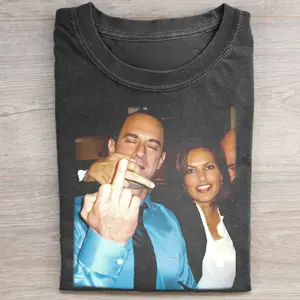 Gildan Men's Vintage Graphic T-Shirt - Short-Sleeve, Round Neck, Streetwear, Law and Order SVU Elliot Stabler Christopher Meloni Olivia Benson Mariska Hargitay, Casual T-Shirts, Menswear Top