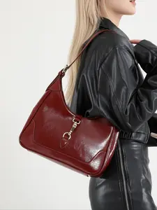 Niche retro wine red shoulder underarm bag, smooth zipper metal buckle shoulder bag, adjustable shoulder strap fashionable underarm bag, trendy  versatile crescent bag, Hobo shoulder bag, suitable for daily travel, shopping, etc.