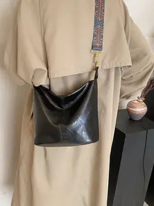 New Fashion Simple Personality Casual All-Season Crossbody Shoulder Handbag, Elegant Retro Style, Colorful Strap, Versatile Commute Bag, Daily Commuter Bag