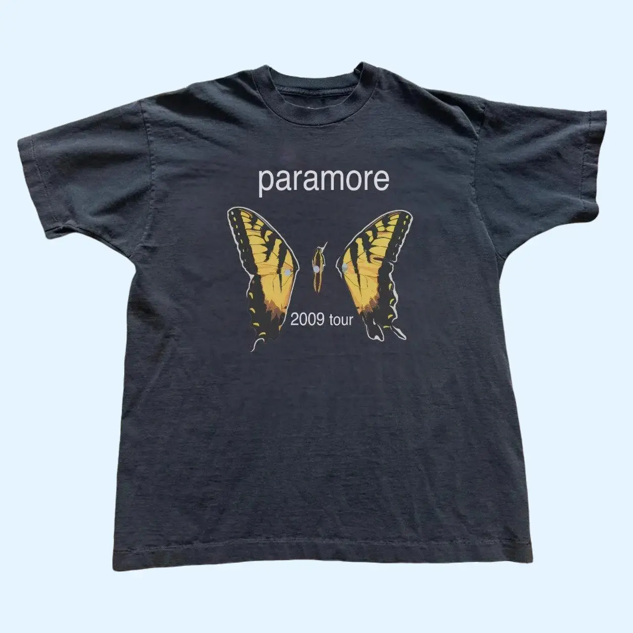 Paramore T-shirt Vintage Paramore 2009 Tour Butterfly Graphic Tee, Retro Pop Punk Rock Band Shirt, Loose Fit Unisex Top