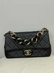 Pre-owned CHANEL Classic Flap Medium 22C Collection Bag in Black Lambskin with Chunky Chain Handle, Chip Version (98% New)