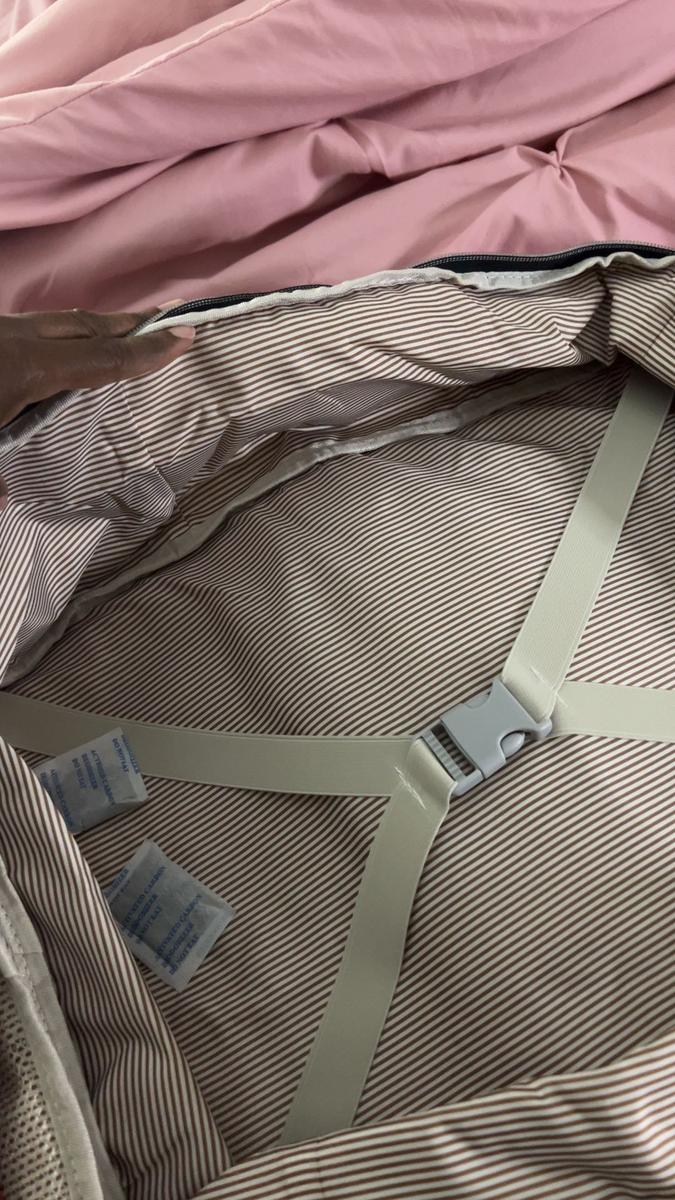 Item: Wine Red-beige-black, 50L