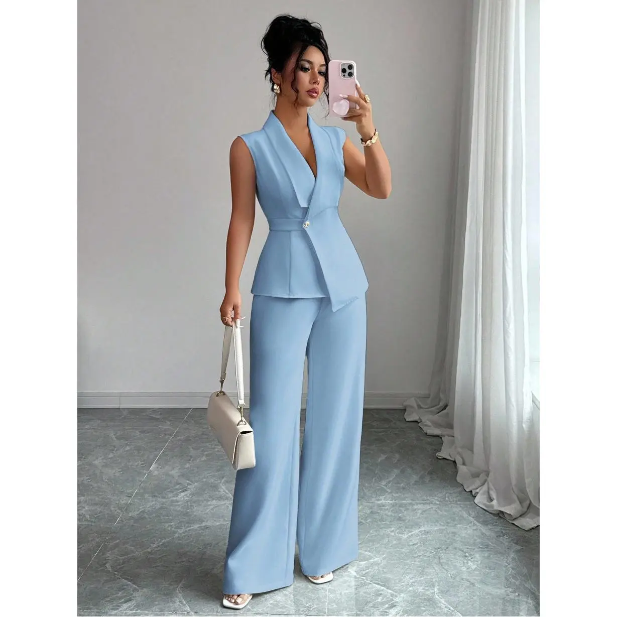 Light blue (sleeveless)