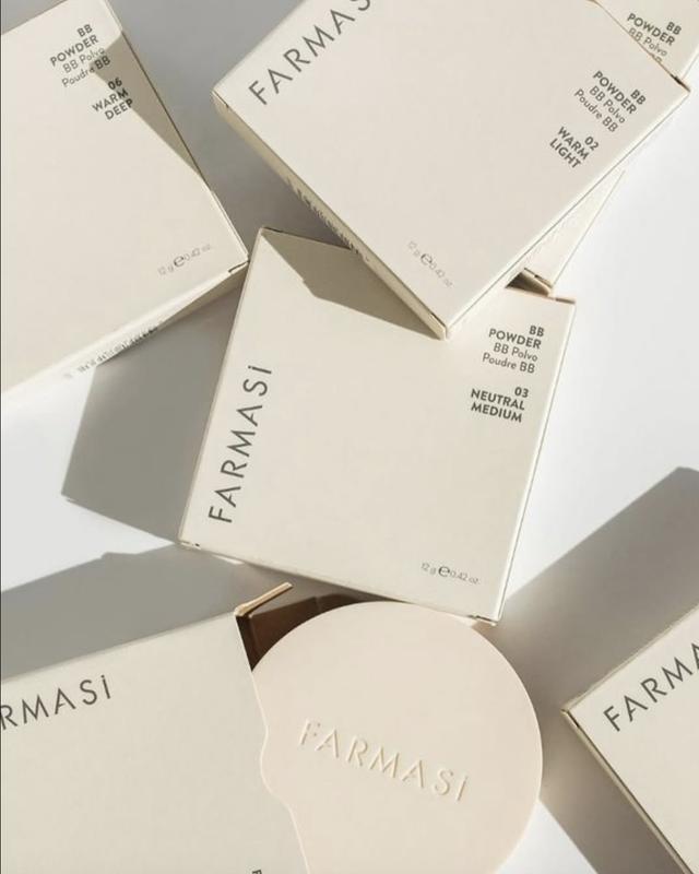 Farmasi Loose Transparent Powder with Matte Finish and Light Weight - 15g