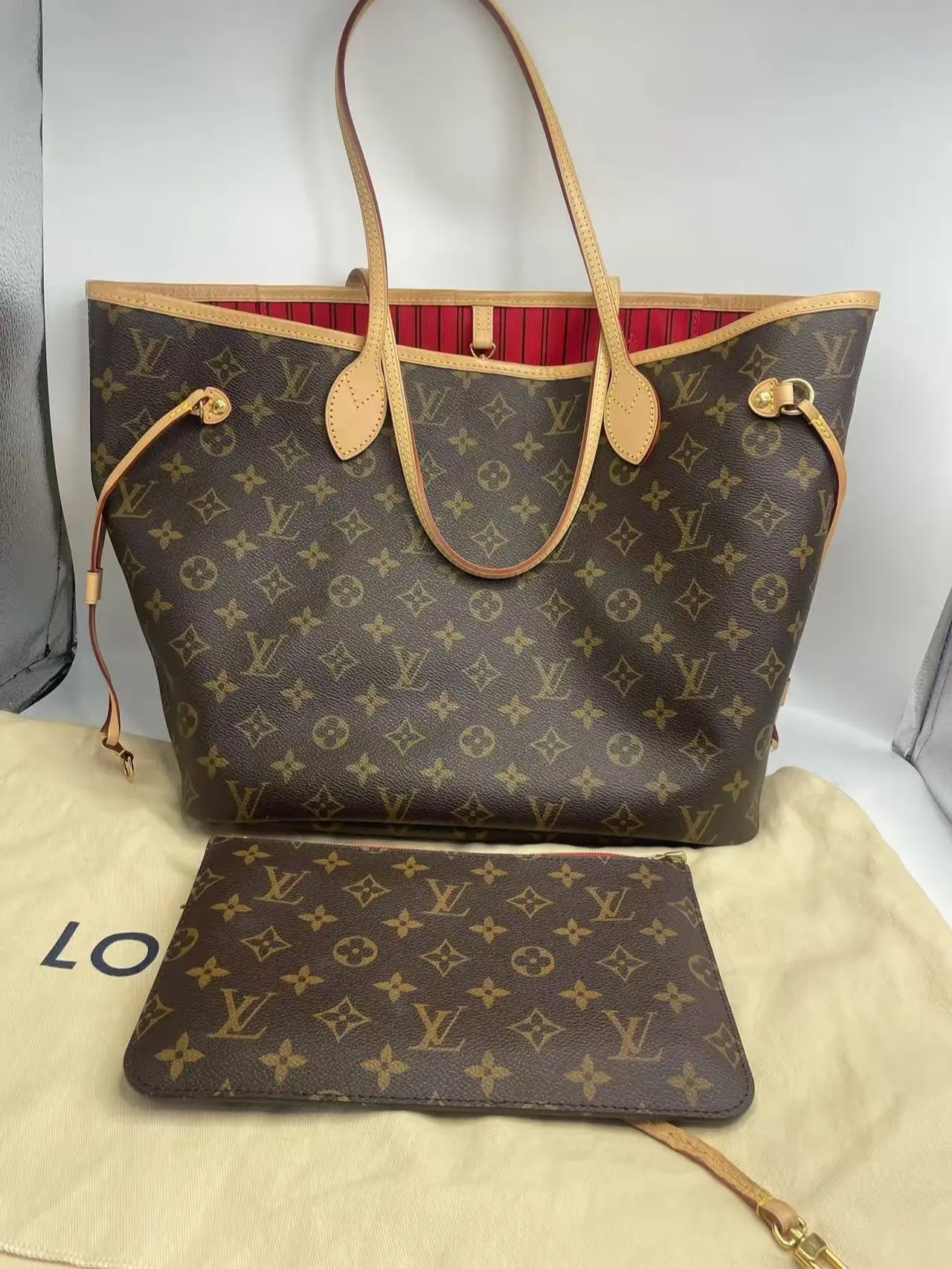 Pre-owned Louis Vuitton Neverfull MM Tote in Monogram Canvas with Light (White) Leather Trim, Microchip Version, 98% New, Classic Tote with Matching Pouch, Mommy Bag, Retail Price: 15,100