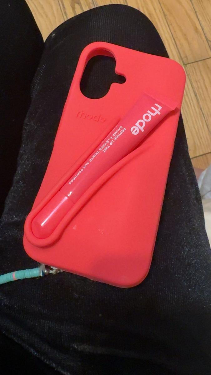 Item: Berry, iPhone 16