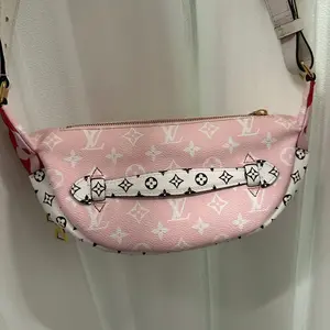 Pre-owned Louis Vuitton PInk Monogram Giant Bumbag LImited Edition