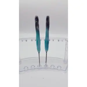 Black to Turquoise Color Changing Crochet Hook