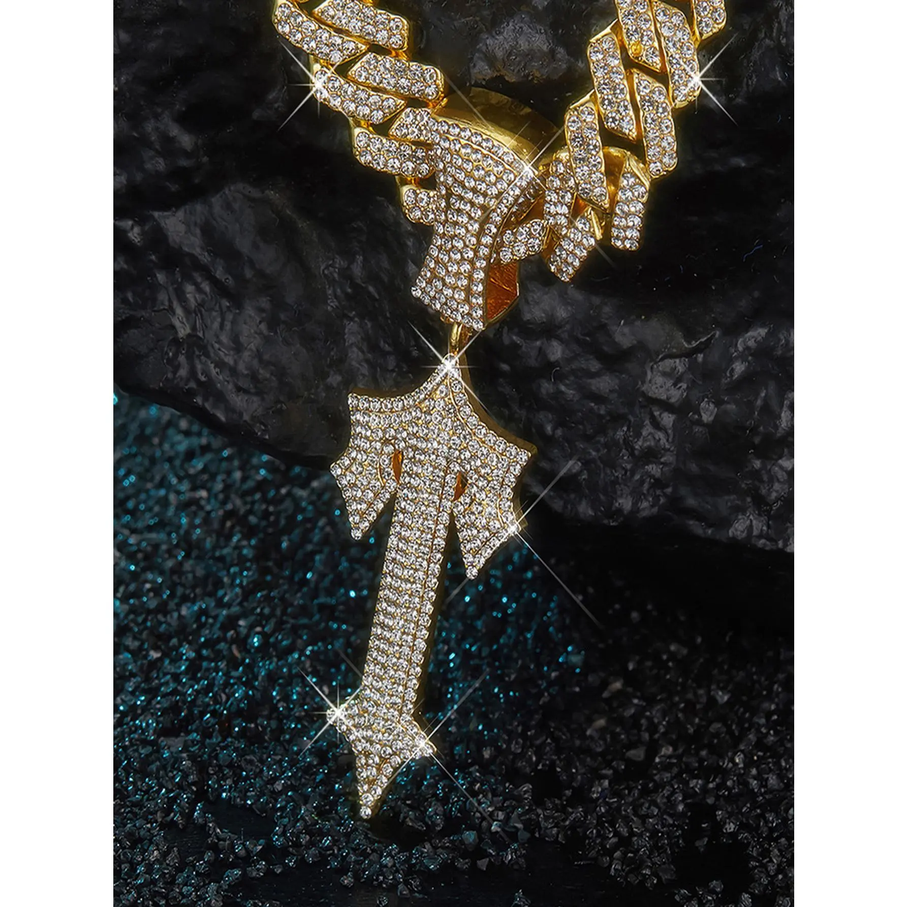 Gold single pendant (without chain)