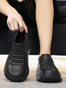 1 Pair Men's All Black EVA Leather Splicing Buckle Chef Shoes Practical Workwear Style EVA Material Breathable Texture Anti-slip Thick Sole Buckle Closure Anti-slip Dirt-resistant For Kitchen Work And Daily Light Commute