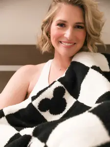 COZY MAGICAL CHECKERED BLANKET