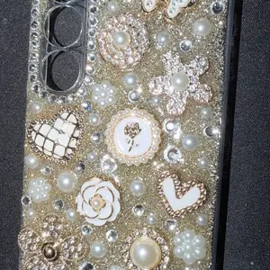 Gold and White Pearl Customized Junk Case for Samsung Galaxy S23 - Elegant Design with Floral and Heart Motifs