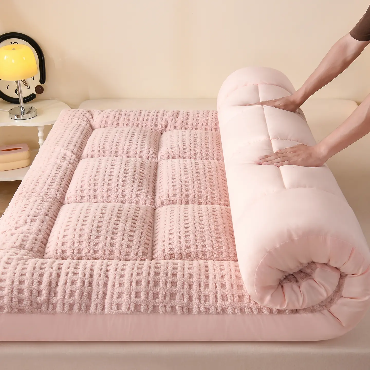 1pc Pure Color Plaid Jacquard Flannel Thick Mattress, Quilted Mattress Topper, Milk Velvet Fabric, Foldable, Soft Comfort, Suitable for Bedroom, High Quality Mattress