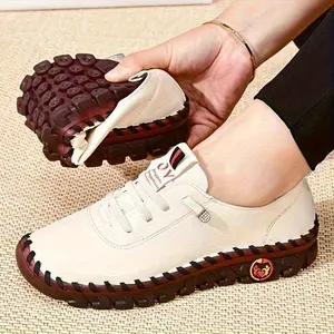 Women’s casual sneakers — lightweight loafers with an artificial vamp — flat round-toe mom shoes — fashionable soft-soled skateboard shoes — all-season universal running shoes