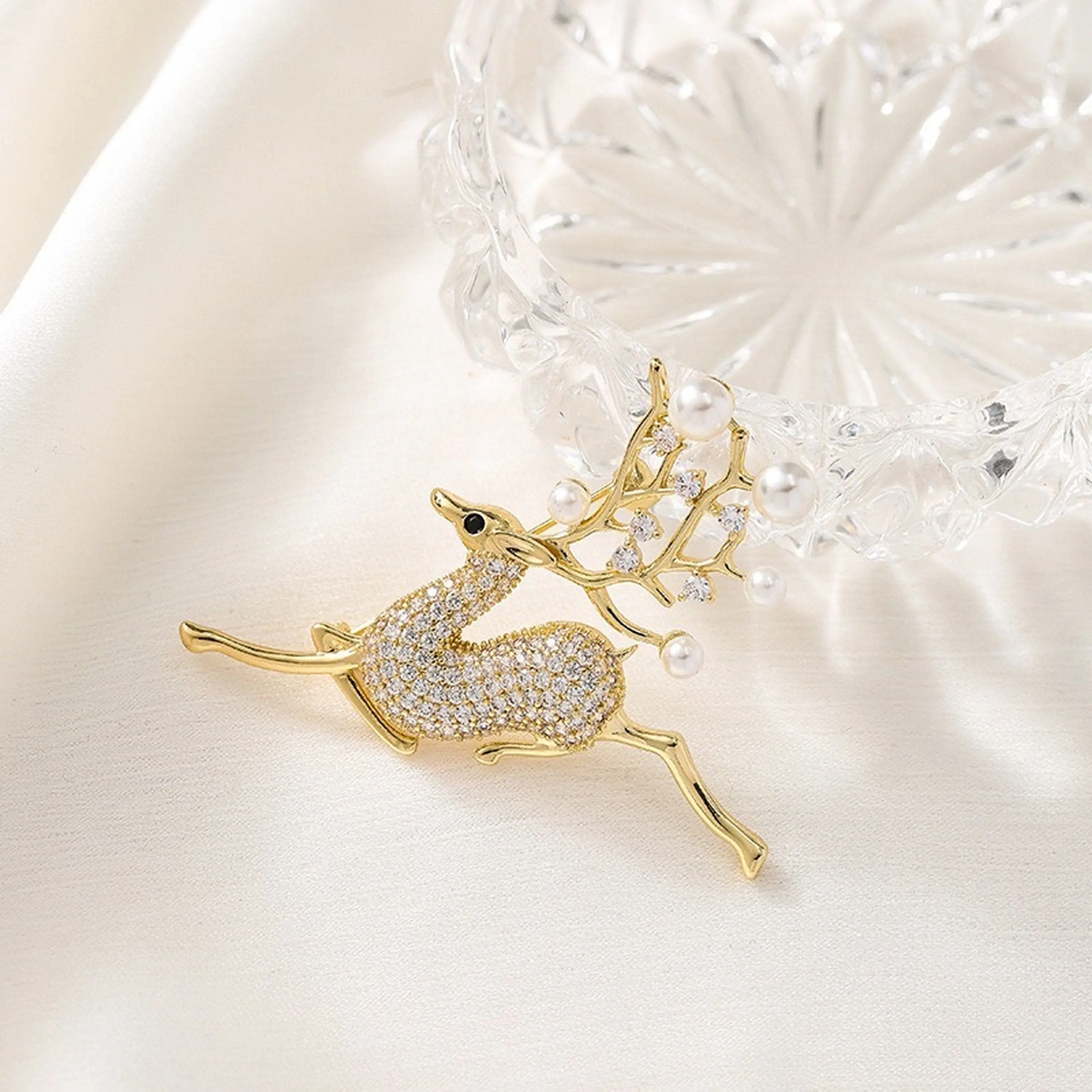 Delicate Reindeer Brooch, Baroque Pearl Gold Rhinestone Brooch Pin Lapel, Vintage Christmas Jewellry Gift, Antique Statement Brooch, Dainty
