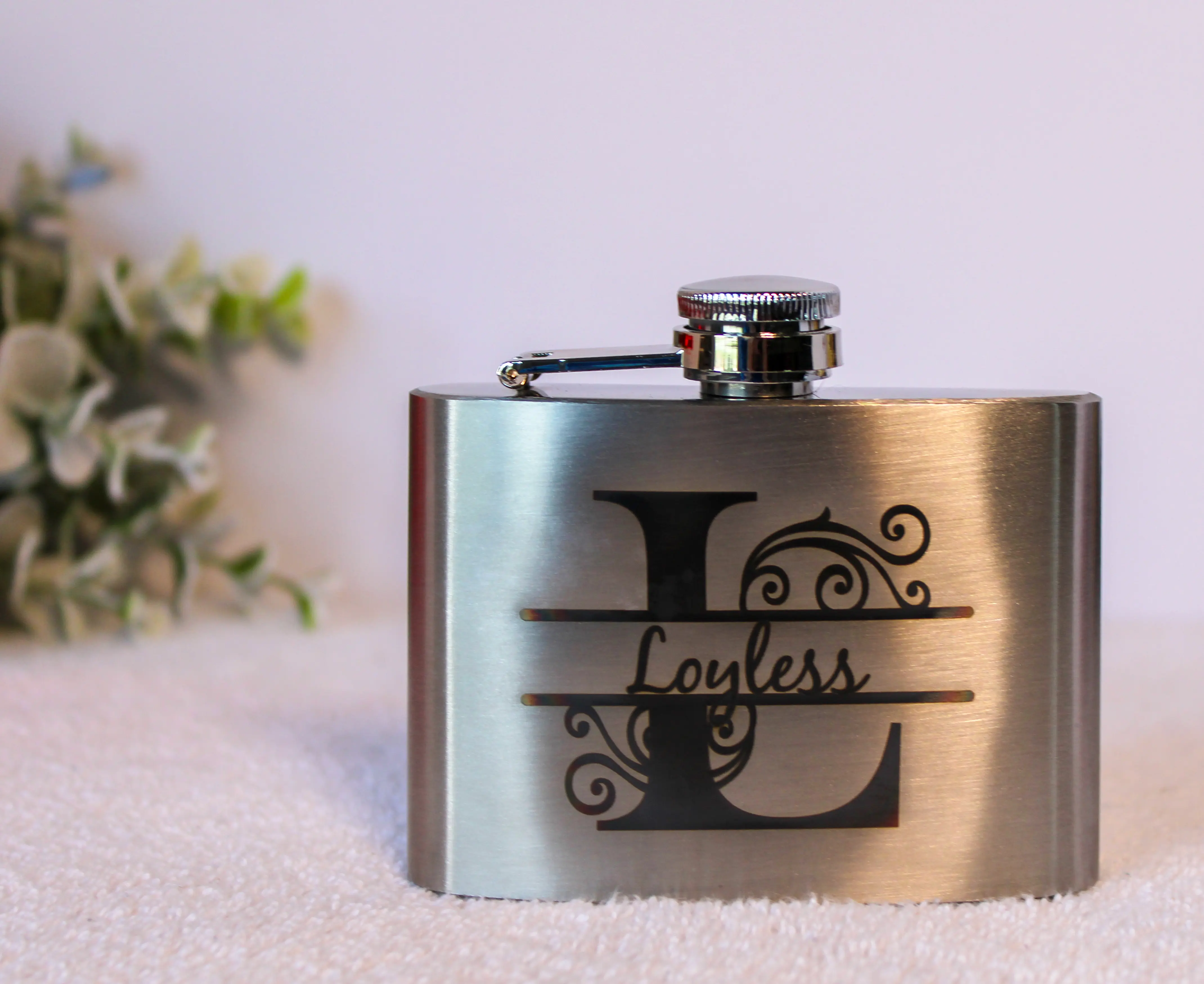 Stainless Steel Flask with Personalized Engraving Elegant Monogram Design Durable Versatile for Water Tea Coffee Unique Gifts Drinkware