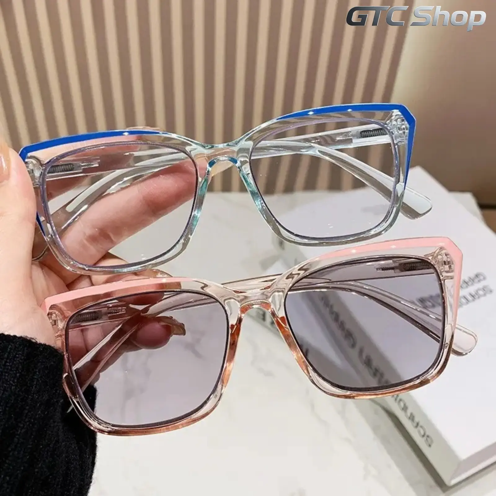 Women's Multifocal Photochromic Reading Glasses, Progressive Light-Adaptive Square Frame Eyeglasses, Dual Near & Far Vision Stylish Eyewear, Perfect Festival Gift for Mom for Daily Wear Reading Outdoor Activities summerwins