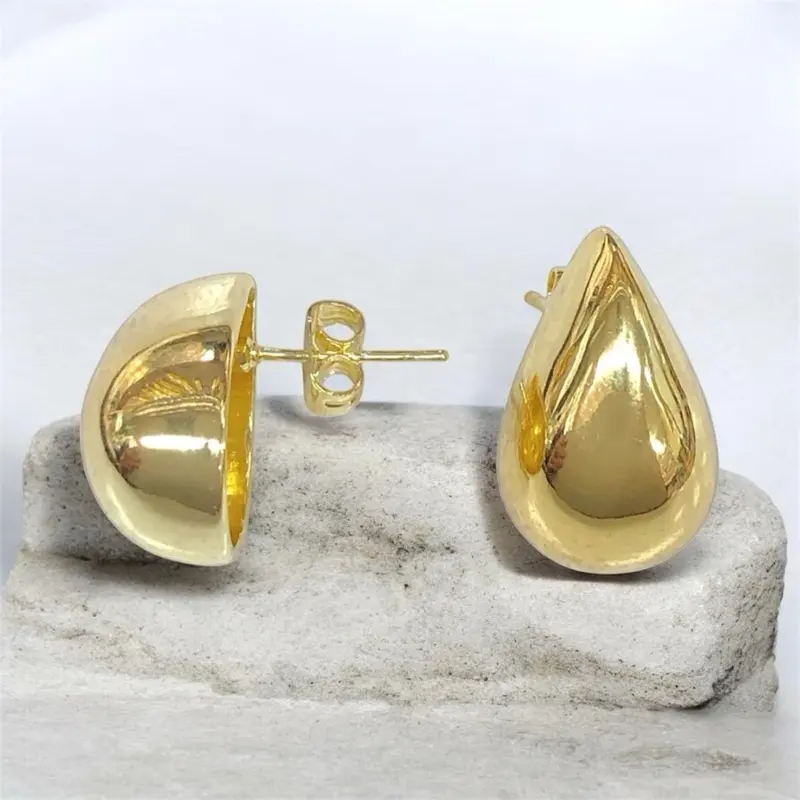 Raindrop stud