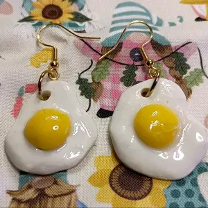 Egg dangle earrings, breakfast earrings.