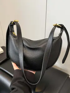 Small niche design versatile shoulder bag, casual retro texture lightweight crossbody bag, large capacity armpit bag, PU Leather Bag, Casual crossbody bags, suitable for shopping, commuting, daily outings