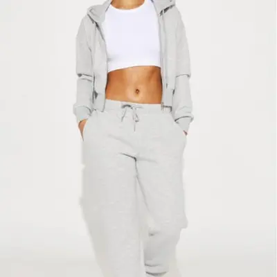 Crop Top Light Gray Sweatpants Outfit Grey Sweatpants Outfit Hijab
