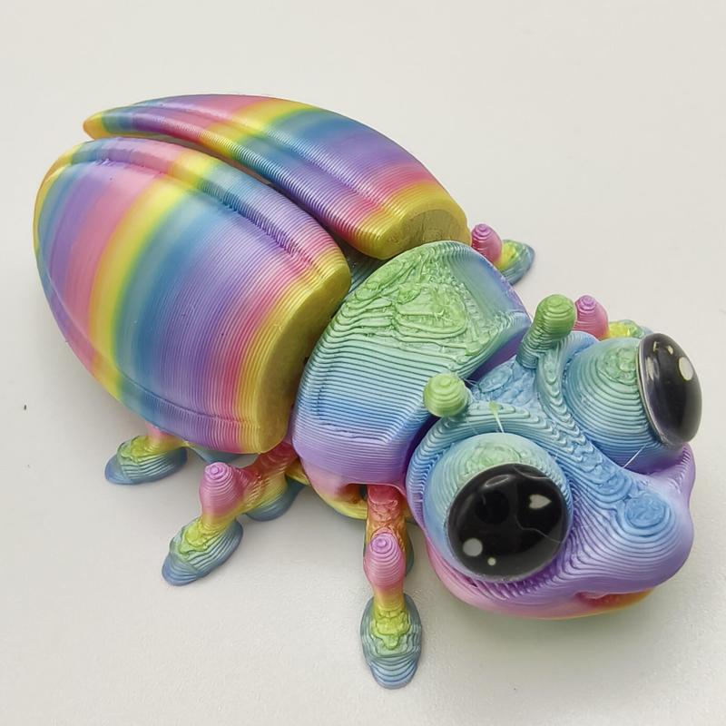 3D printed bee with movable joints, suitable for party favors, birthday gifts, and ice sculpture desktop decorations.