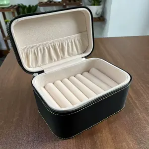 Bracelet box with 7 slots