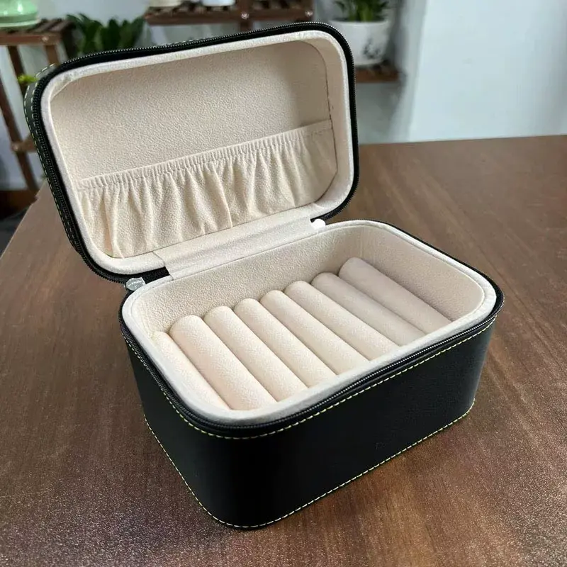 Bracelet box with 7 slots
