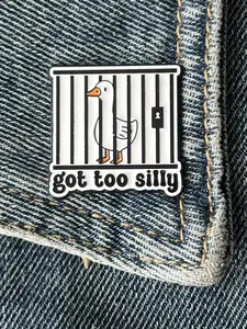 Creative Goose in Prison Design Brooch, Flower Brooch, Cute Badge for Bag & Clothes Decor, Fashion Accessories for Women & Men, Birthday Gift, Durable Metal Pins, Clip