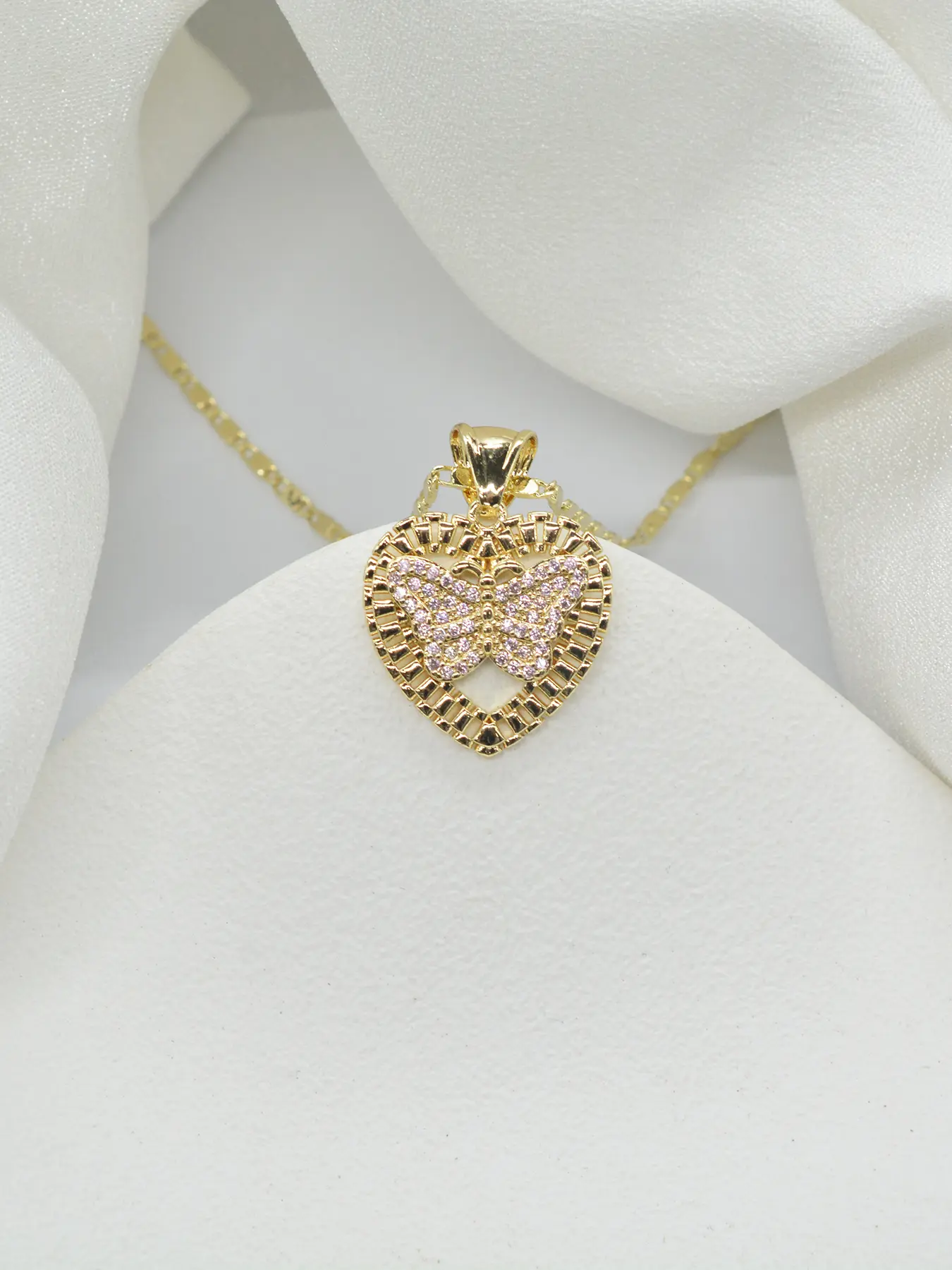 Elegant Heart Butterfly Necklace, Fashion Pendant Necklace with Synthetic Zircon, Hollow Design, Perfect for Women, Parties, Special Occasions, Valentine's Day Gift, Heart Shaped Necklace, Fashionable Accessory, Heart Design Jewelry, Love Necklace