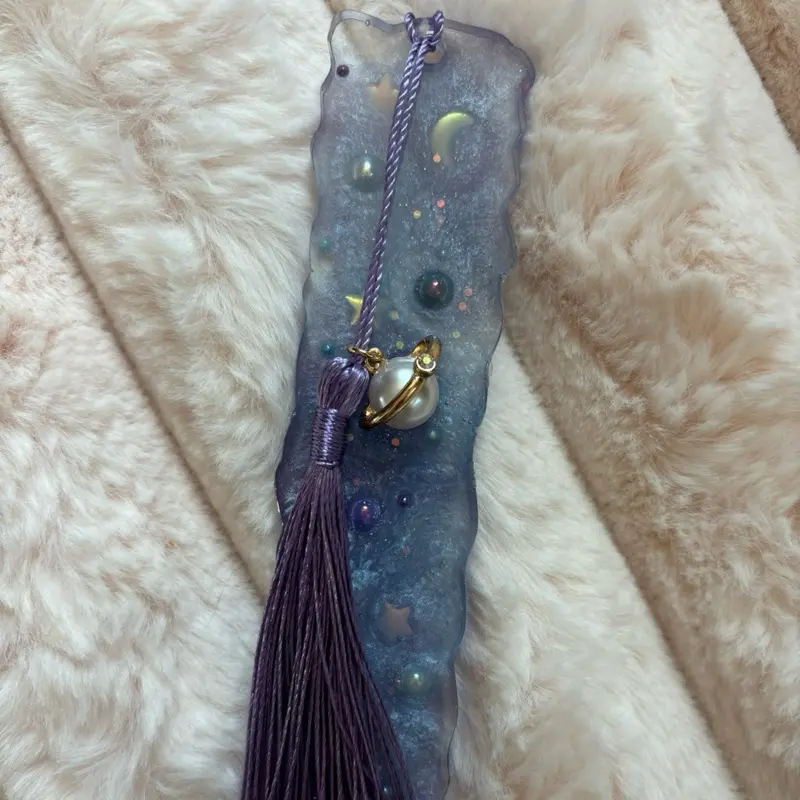 Bookworm Resin Bookmarks - Decorative Tassel with Celestial Design, Customizable Bookmarks