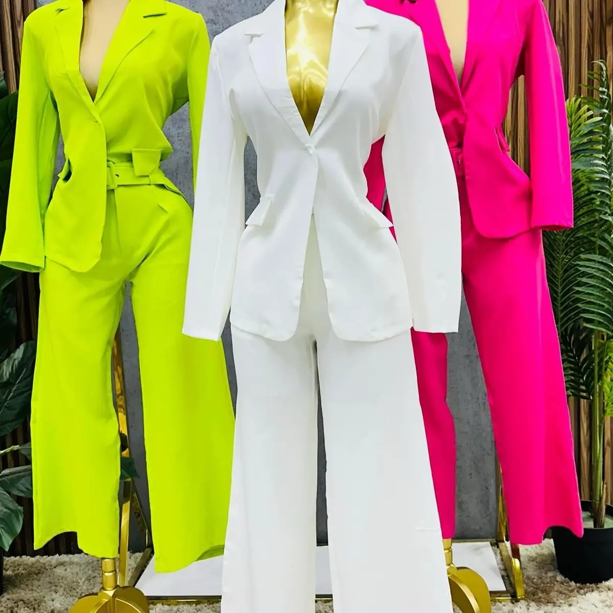 Set de saco con pantalón incluye el cinturón. Color verde neón no estira.Pants & blazer set