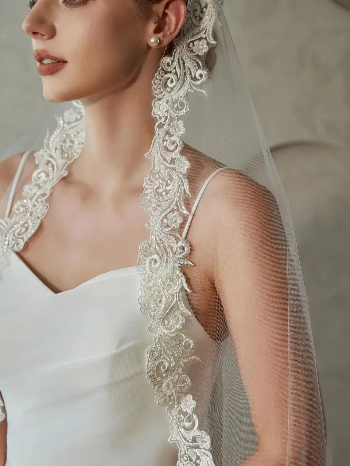Lace Bride Wedding Veil 1 Tier Floral Edge with Pearl Bridal Tulle Veil | Off White/White Bridal Veil, Fingertip/Waltz Length, Lace Wedding Veil with Pearls, Floral Edge Veils for Brides and Women