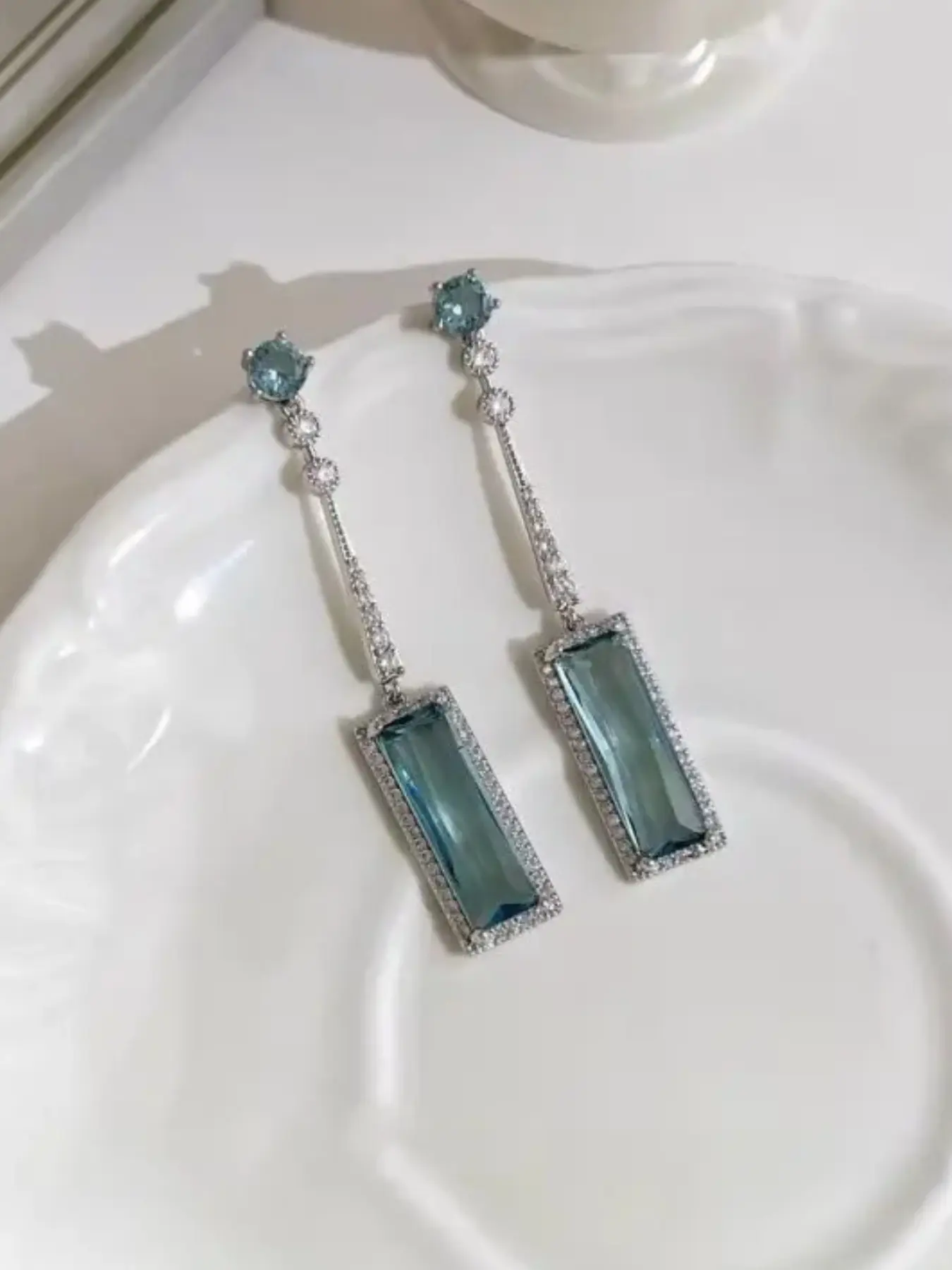 Elegant Geometric Blue Rhinestone Long Earrings for Women, Fashionable Party Jewelry, Chic Evening Accessories, Perfect for Special Occasions