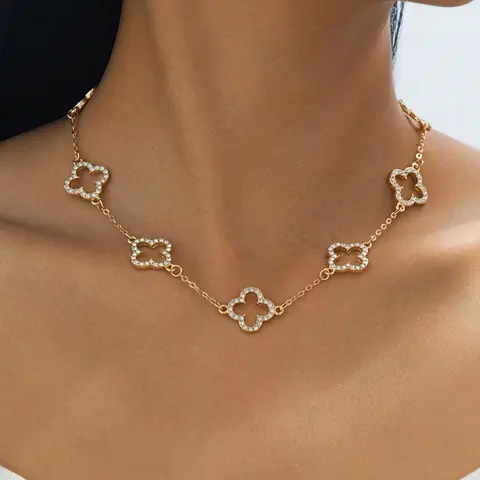 Elegant Four-Leaf Clover Adjustable Pendant for Women, Decorative Necklace, Classic Cutout Design, Perfect Birthday Gift Jewelry for Loved Ones, Stylish Jewelry Accessory, Modern Versatile Accessories