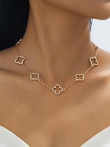 Elegant Four-Leaf Clover Pendant Necklace for Women, Classic Glass Cutout Design, Perfect Gift for Loved Ones, Stylish Jewelry Accessory, Modern Versatile Accessories