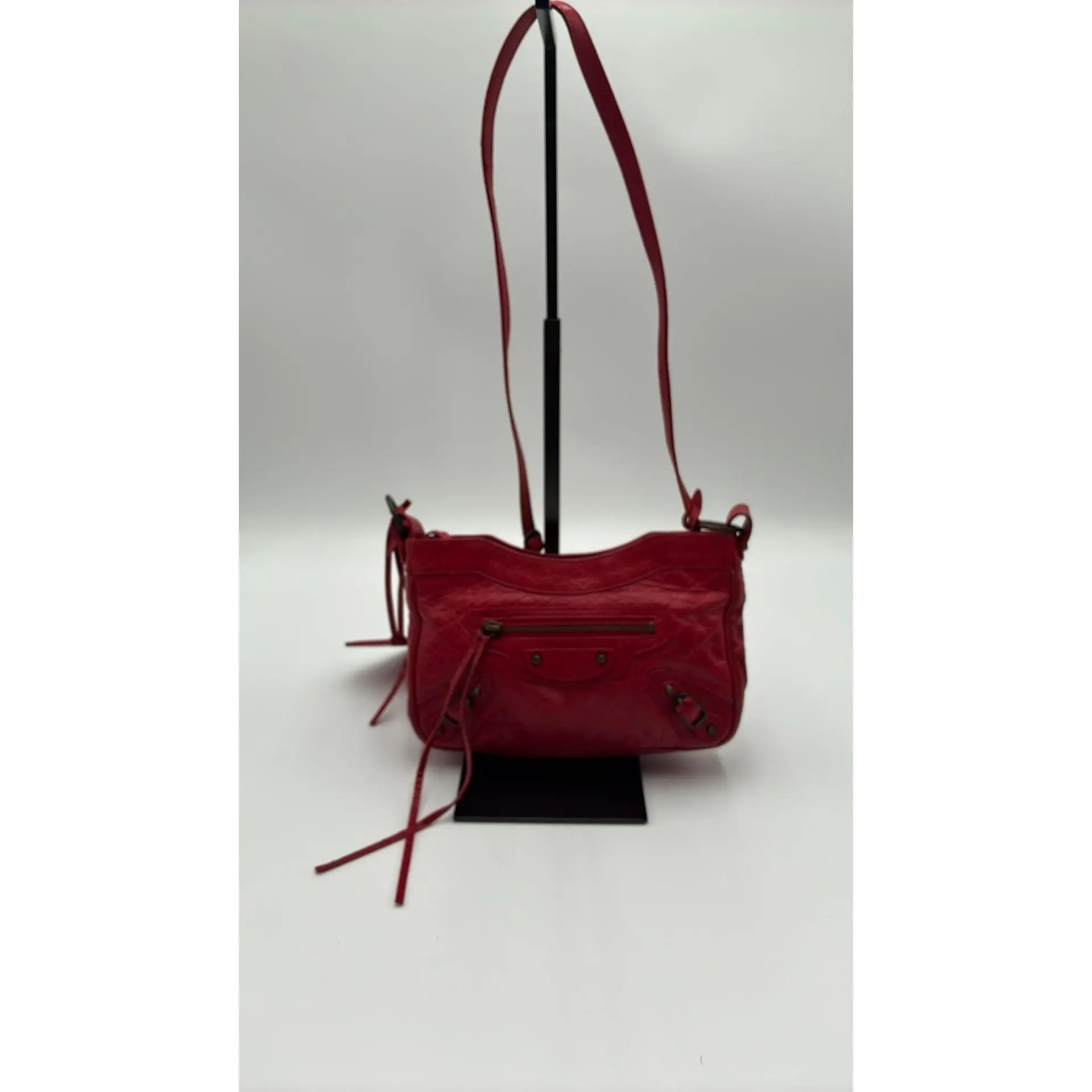 Pre-owned Leather Luxury Bags & Accessories Balenciaga The Hip Crossbody Bag, Red Date Code: 2428036420I002123. Entrupy ID: 966YYQ4.