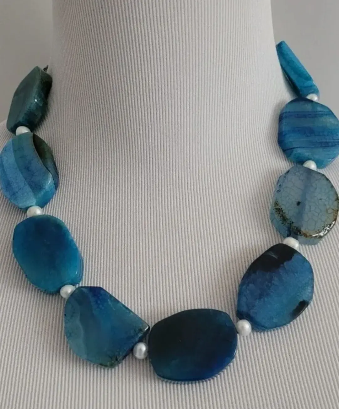 CHICO'S NAVY SHELL AGATE BIB NECKLACE